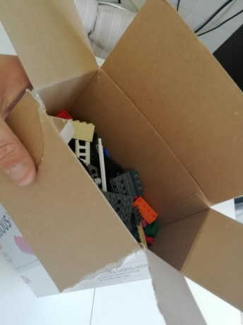 Buenos días

Pongo en venta un kit de lego valorado en tienda en 26 euros 
El tema es que en esa caja 02