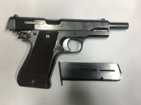 Vendo pistola marca STAR modelo B del calibre 9mm. guiada con licencia A, usada pero en muy buen estado, 01