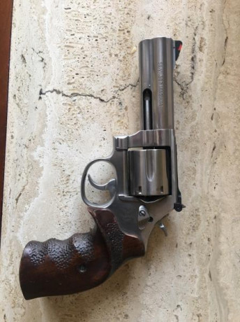 Me interesa comprar uno de estos dos revolveres en 4 pulgadas.

SW 686  y Colt Python.

Un saludo 32