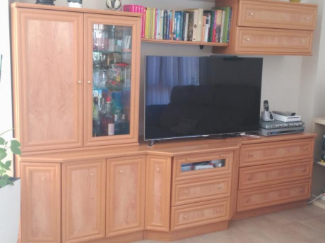 Cambio mueble de salón y vitrina en color roble, acepto todo tipo de cambio (armas, herramientas, remolque, 01