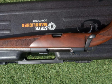 Hola 
Vendo este rifle con bases Apel. No se han estrenado nunca. Se adjunta maletín original de la marca.
El 40