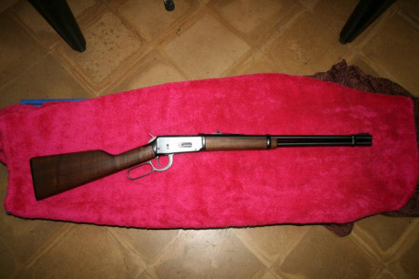 Vendo rifle de palanca Winchester 1894 del calibre 30-30W.
Estrías en buen estado. Madera acabada al aceite. 00