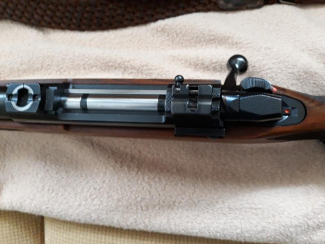 hola un amigo vende un rifle sako calibre 300wm tiene bases apel originales,y esta en perfecto estado,el 10