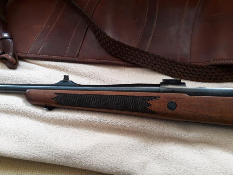 hola un amigo vende un rifle sako calibre 300wm tiene bases apel originales,y esta en perfecto estado,el 00