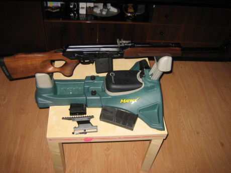 Hola. vendo éste rifle semiautomático, casi imposible de conseguir en la península, una joya de precisión 02