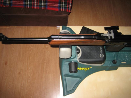 Hola. vendo éste rifle semiautomático, casi imposible de conseguir en la península, una joya de precisión 00