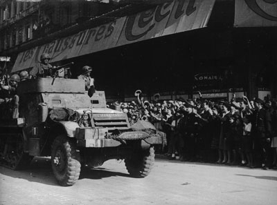 hoy se cumple el aniversario de la liberación de Paris...como sabéis, la fuerza aliada protagonista de 11