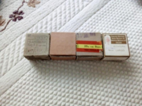 Hola vendo cajas vacias (sin cartuchos,  ni vainas) del calibre 9 largo . Hay de varios años.
Precio 5 01