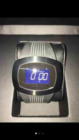 Vendo reloj original Hamilton , modelo pulsomatic , en color negro total. es nuevo. No se ha estrenado 01