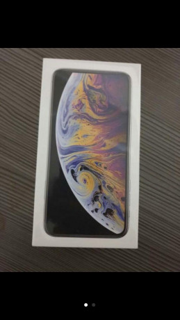 Se vende Apple Iphone completamente nuevo a estrenar. Son dos unidades color negro. 256gb de memoria. 00