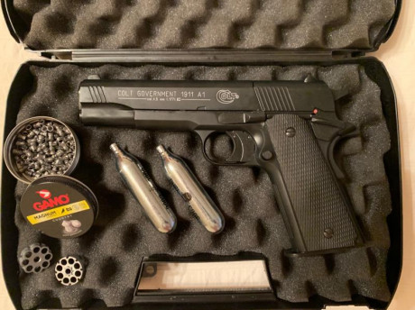 Buenos días,
Vendo mi Colt 1911 A1 de Umarex. Es el modelo fabricado en Alemania por Umarex con licencia 02