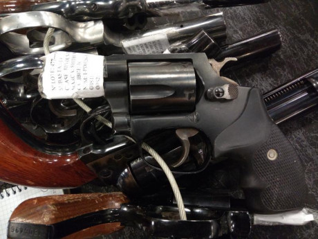  IMG_20190626_123311674.jpg  IMG_20190626_123318600.jpg 
He estado hoy en la subasta de armas de la guardia 01