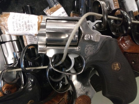  IMG_20190626_123311674.jpg  IMG_20190626_123318600.jpg 
He estado hoy en la subasta de armas de la guardia 91