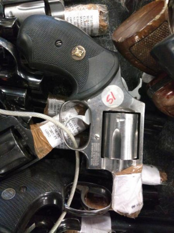  IMG_20190626_123311674.jpg  IMG_20190626_123318600.jpg 
He estado hoy en la subasta de armas de la guardia 90
