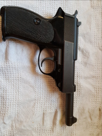 VENDIDA - Vendo pistola Walther P38 - 9 mm Pb, en perfectísimo estado, con dos cargadores, funda y repuestos 00