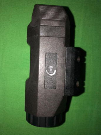 Se vende linterna nueva 900 lumenes , para rail weaver picantilly , con estractor facil. funciona con 00