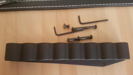 Hola , 

Vendo porta cartuchos lateral de aluminio de la marca Mesa Tactical,  para la la Mossberg 500 02