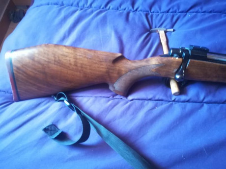 Hola, vendo sabatti rover calibre 222remington.
El rifle ha tirado muy pocos tiros pues lo he usado para 02