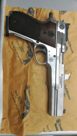 Hola a todos. Pongo a la venta esta 952 calibre 9mm. Maleta y  complemento originales. Su precio 1125€, 00