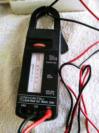   CAMBIO  por  Arma de Aire Comprimido o AIRSOFT de gas o co2 esta:
PINZA Kyoritsu 2805 analógica Clamp-Meter, 02