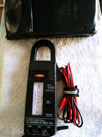   CAMBIO  por  Arma de Aire Comprimido o AIRSOFT de gas o co2 esta:
PINZA Kyoritsu 2805 analógica Clamp-Meter, 01