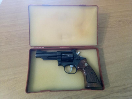Vendo un revólver marca LLAMA modelo COMANCHE III del calibre 357 Magnum de 4" . Lo he usado tanto 02