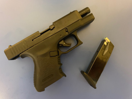 Buenas tardes compis,

Vendo mi Bruni Mini Gap de Fogueo. Única réplica en el mercado de la famosa Glock 12