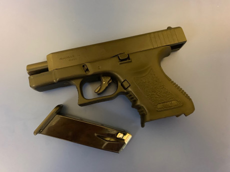 Buenas tardes compis,

Vendo mi Bruni Mini Gap de Fogueo. Única réplica en el mercado de la famosa Glock 11