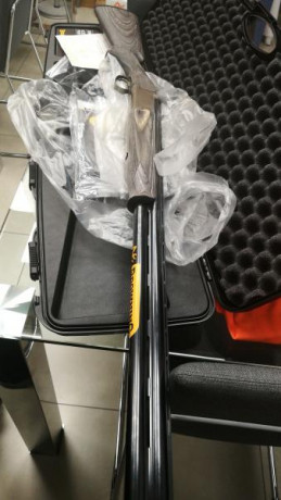 Hola a todos. Vendo mi Browning 525 Sporting. Madera laminada, solo estrenada en una tirada. Esta impoluta. 00