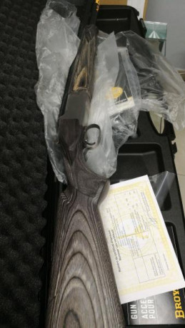 Hola a todos. Vendo mi Browning 525 Sporting. Madera laminada, solo estrenada en una tirada. Esta impoluta. 01