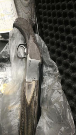 Hola a todos. Vendo mi Browning 525 Sporting. Madera laminada, solo estrenada en una tirada. Esta impoluta. 00