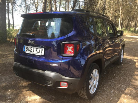 Vendo vehículo recién estrenado, con muchos extras, solo seiscientos km.
Comprado por capricho pero prefiero 00