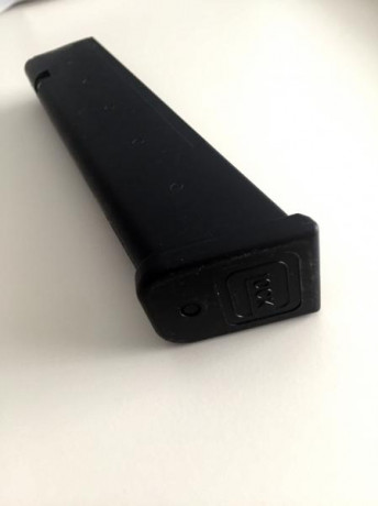 Vendo 1 cargador original Glock de alta capacidad (22 cartuchos 40SW) compatible con cualquier modelo 11