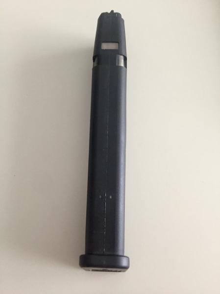 Vendo 1 cargador original Glock de alta capacidad (22 cartuchos 40SW) compatible con cualquier modelo 10
