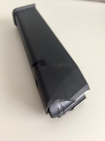 Vendo 1 cargador original Glock de alta capacidad (22 cartuchos 40SW) compatible con cualquier modelo 21