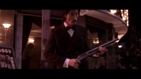 Compañeros,

En vista de las ganas de algunos (Elcafe, Wilcow, Vrakk, etc) por adivinar armas de películas 70