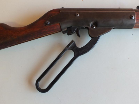 - Carabina Daisy Rogers mod. 95 B,réplica rifle Winchester 1883.
- Año de fabricación entre 1979 a 1983 12