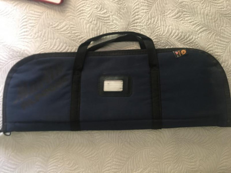 Hola a todos.
Pongo a la venta una carabina desmontable Marlin Papoose del calibre 22 LR. Culata de polímero, 01