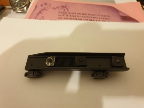 Pongo a la venta esta montura marca BLASER, en bastante buen estado, apta para visores de carril, marca 01