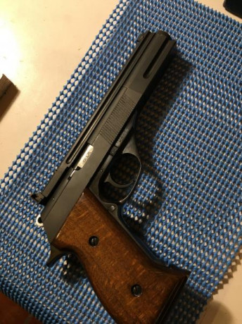 Vendo pistola Astra TS22 en muy buen estado estético y de funcionamiento. Muy precisa, es ideal para iniciarse 01