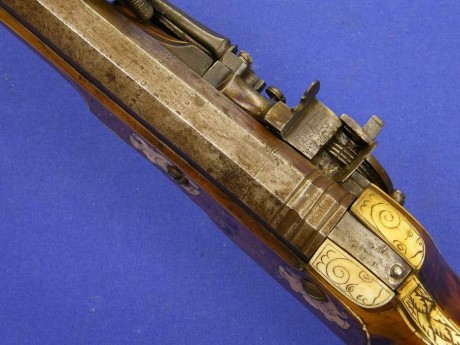 Voy a colocar unas fotos de un arma larga alemana de llave de mecha del siglo XVI. 152