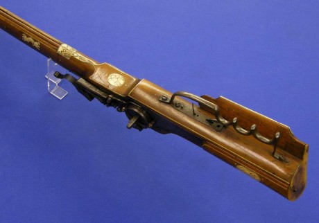 Voy a colocar unas fotos de un arma larga alemana de llave de mecha del siglo XVI. 150