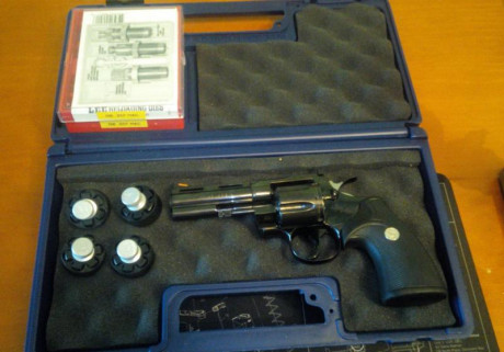 Pongo a la venta, (NO CAMBIOS) mí Colt Python 4 pulgadas pavonado calibre .357 Mag en 500 €.

 No vendo 02