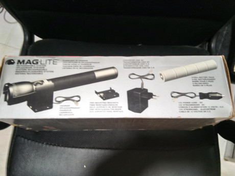 Vendo por no usar esta potente linterna de la prestigiosa marca americana Mag-lite, la que usan los CCFF 00