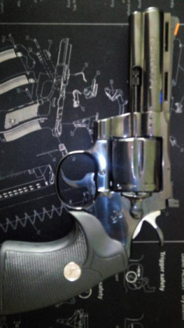 Pongo a la venta, (NO CAMBIOS) mí Colt Python 4 pulgadas pavonado calibre .357 Mag en 500 €.

 No vendo 61