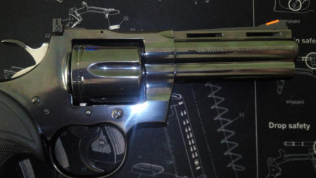 Pongo a la venta, (NO CAMBIOS) mí Colt Python 4 pulgadas pavonado calibre .357 Mag en 500 €.

 No vendo 60