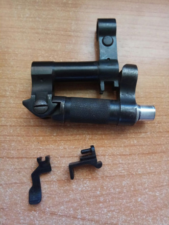 Piezas del sks del 7. 62x39, punto de mira con acople bayoneta, seguro de gatillo y retenida cargador. 02