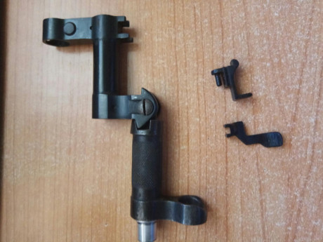 Piezas del sks del 7. 62x39, punto de mira con acople bayoneta, seguro de gatillo y retenida cargador. 01