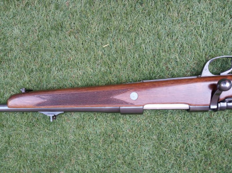Hola
Vendo este rifle por 590€. Está en buen estado. Debe provenir de un kit, o al menos tiene mejoras 00