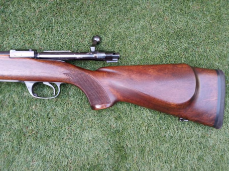 Hola
Vendo este rifle por 590€. Está en buen estado. Debe provenir de un kit, o al menos tiene mejoras 10